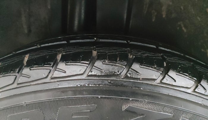 2017 Maruti Ertiga ZDI SHVS, Diesel, Manual, 39,596 km, Right Rear Tyre Tread