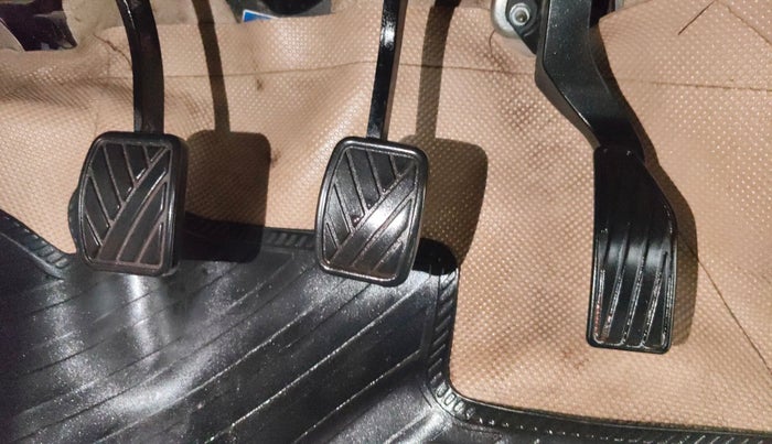 2017 Maruti Ertiga ZDI SHVS, Diesel, Manual, 39,596 km, Pedals