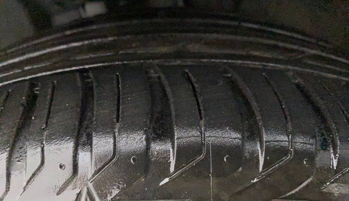 2018 Jeep Compass LIMITED 2.0 DIESEL, Diesel, Manual, 79,601 km, Left Front Tyre Tread