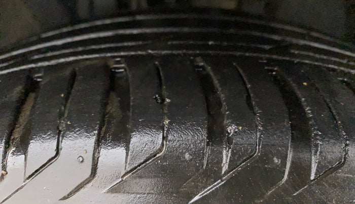 2018 Jeep Compass LIMITED 2.0 DIESEL, Diesel, Manual, 79,601 km, Right Front Tyre Tread