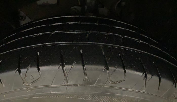 2017 Renault Duster RXL PETROL, Petrol, Manual, 76,118 km, Left Front Tyre Tread