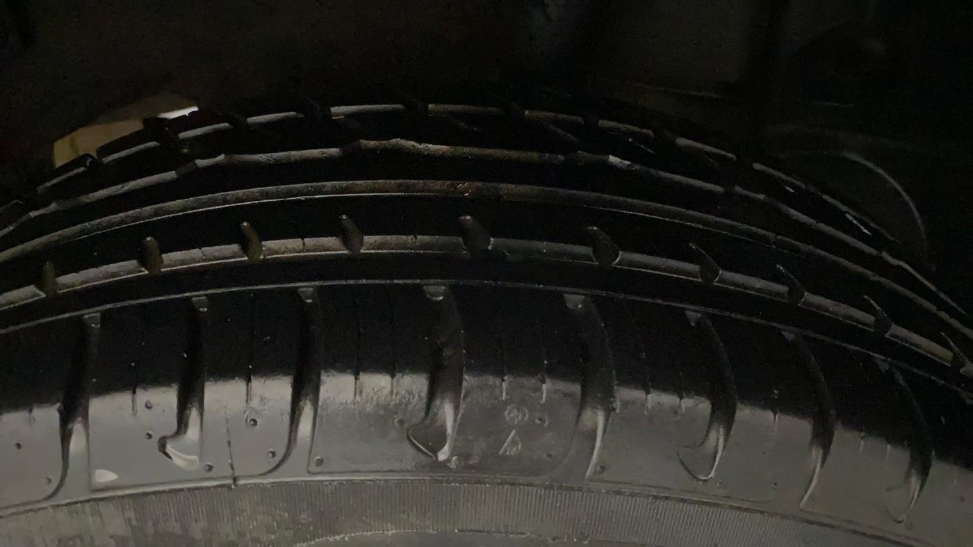 2017 Renault Duster RXL PETROL, Petrol, Manual, 76,118 km, Left Rear Tyre Tread