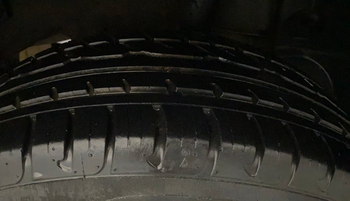2017 Renault Duster RXL PETROL, Petrol, Manual, 76,118 km, Left Rear Tyre Tread