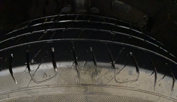 2017 Renault Duster RXL PETROL, Petrol, Manual, 76,118 km, Right Front Tyre Tread