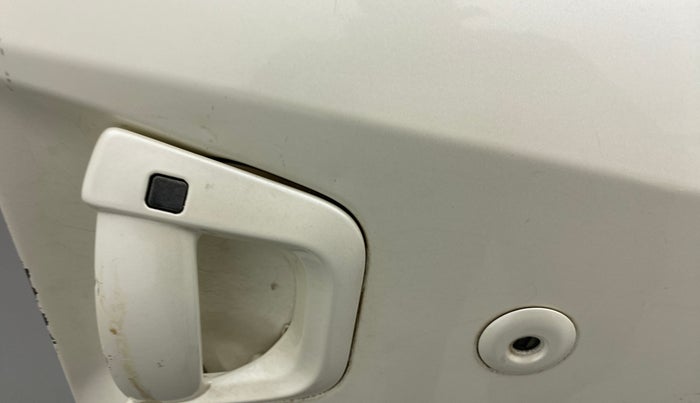 2017 Mahindra XUV500 W10 AT, Diesel, Automatic, 1,11,649 km, Lock system - Keyless sensor not working