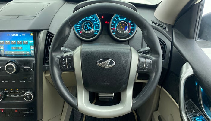 2017 Mahindra XUV500 W10 AT, Diesel, Automatic, 1,11,649 km, Steering Wheel Close Up