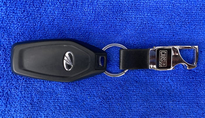2017 Mahindra XUV500 W10 AT, Diesel, Automatic, 1,11,649 km, Key Close Up