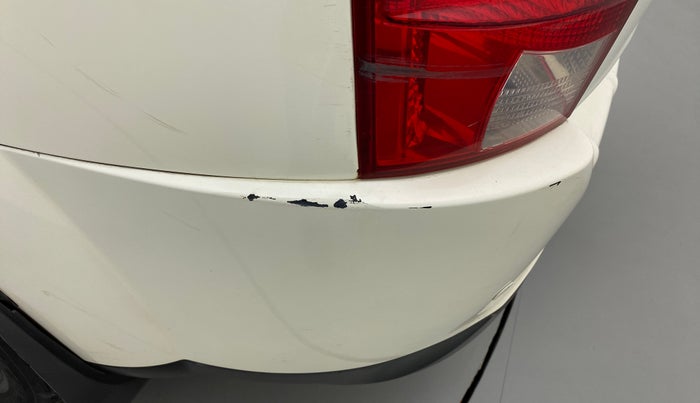 2017 Mahindra XUV500 W10 AT, Diesel, Automatic, 1,11,649 km, Rear bumper - Minor scratches