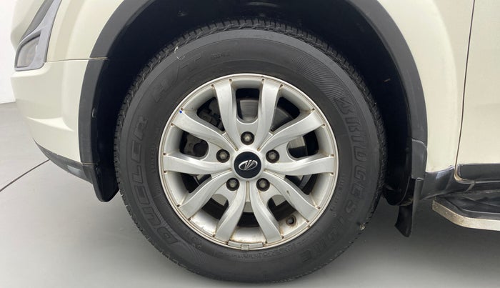 2017 Mahindra XUV500 W10 AT, Diesel, Automatic, 1,11,649 km, Left Front Wheel