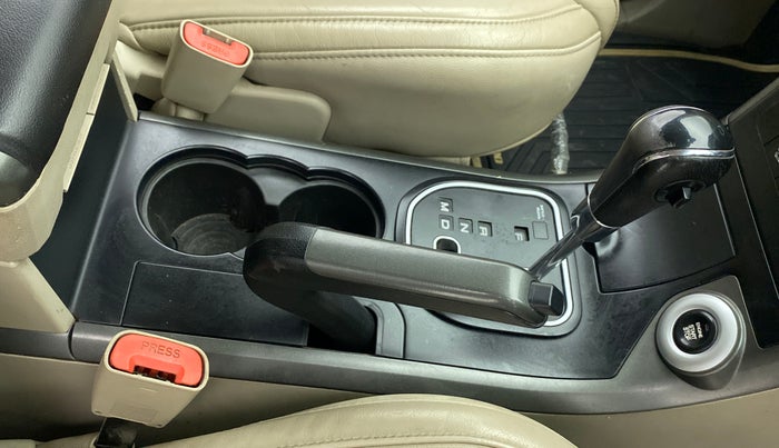 2017 Mahindra XUV500 W10 AT, Diesel, Automatic, 1,11,649 km, Gear Lever