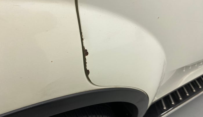 2017 Mahindra XUV500 W10 AT, Diesel, Automatic, 1,11,649 km, Right rear door - Slightly rusted