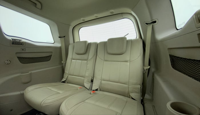 2017 Mahindra XUV500 W10 AT, Diesel, Automatic, 1,11,649 km, Third Seat Row ( optional )