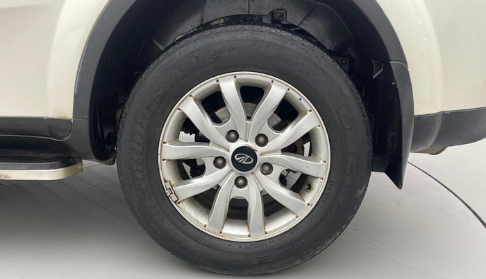 2017 Mahindra XUV500 W10 AT, Diesel, Automatic, 1,11,649 km, Left Rear Wheel