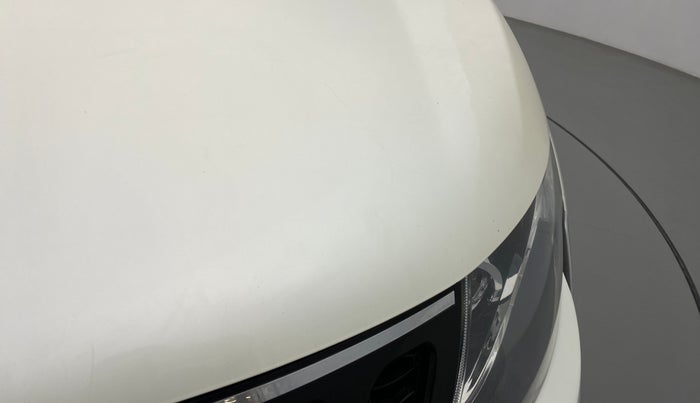 2017 Mahindra XUV500 W10 AT, Diesel, Automatic, 1,11,649 km, Bonnet (hood) - Slightly dented
