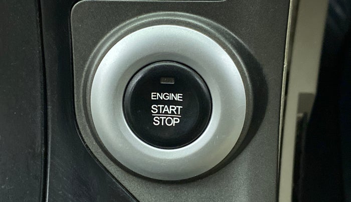 2017 Mahindra XUV500 W10 AT, Diesel, Automatic, 1,11,649 km, Keyless Start/ Stop Button