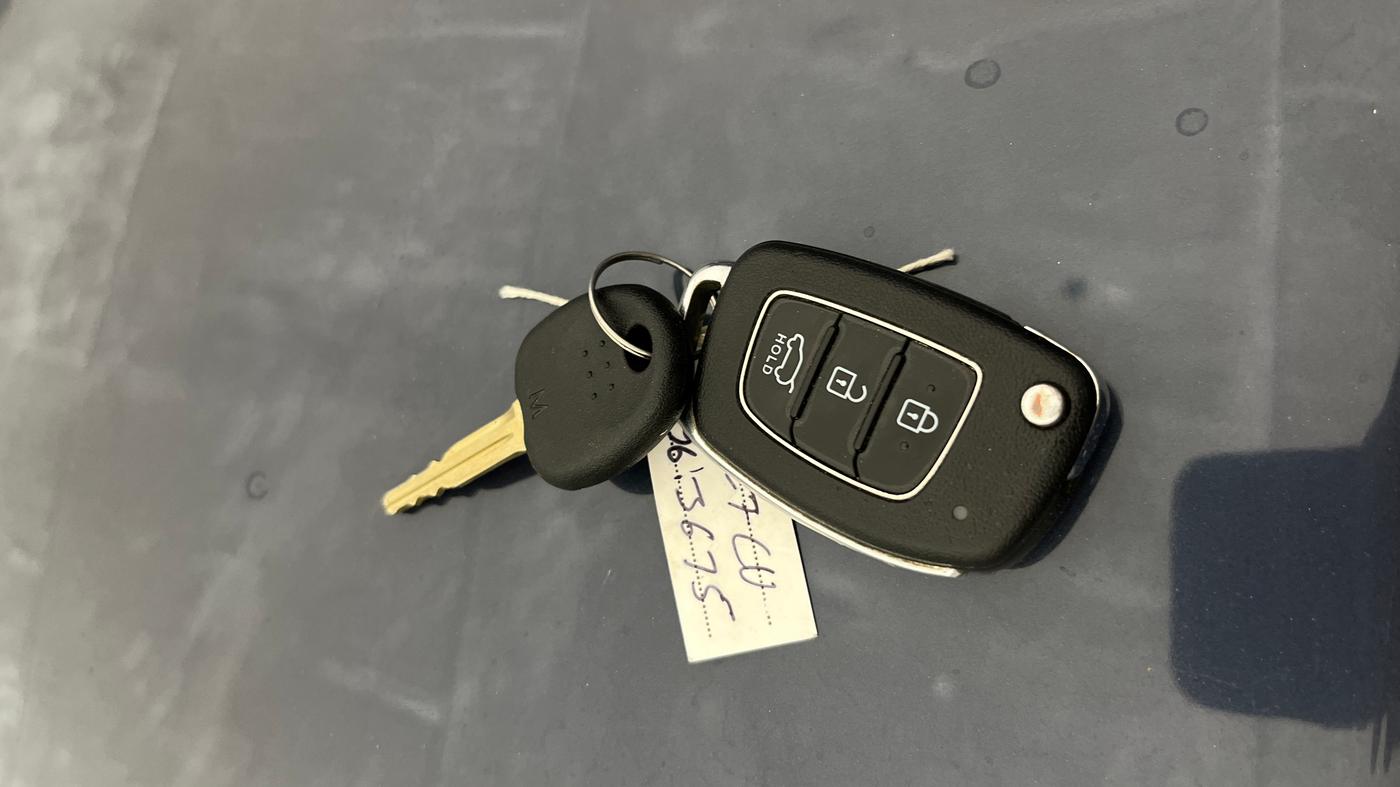 2022 Hyundai VENUE S (O) 1.0 TURBO IMT, Petrol, Manual, 72,592 km, Key Close Up