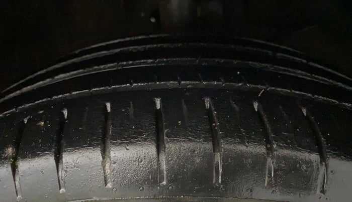 2021 Maruti Baleno ZETA PETROL 1.2, Petrol, Manual, 33,373 km, Right Front Tyre Tread