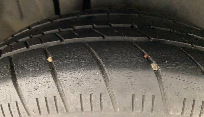 2017 Maruti Ertiga ZXI+, CNG, Manual, 92,111 km, Right Rear Tyre Tread