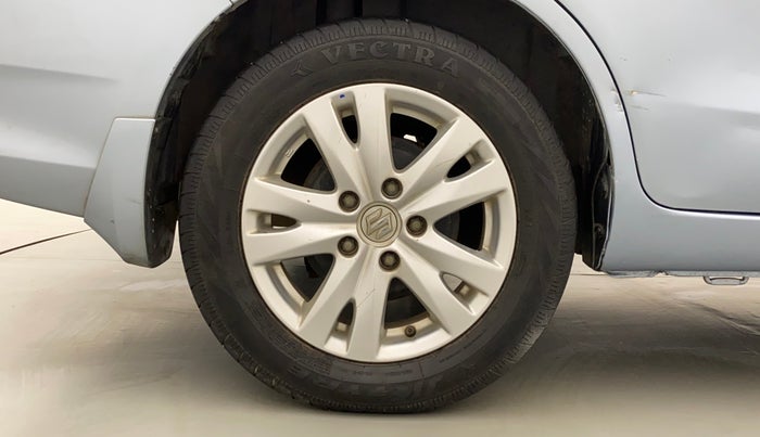 2017 Maruti Ertiga ZXI+, CNG, Manual, 92,111 km, Right Rear Wheel