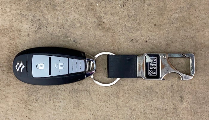 2017 Maruti Ertiga ZXI+, CNG, Manual, 92,111 km, Key Close Up