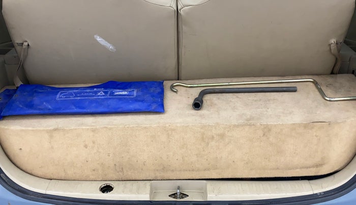 2017 Maruti Ertiga ZXI+, CNG, Manual, 92,111 km, Boot Inside