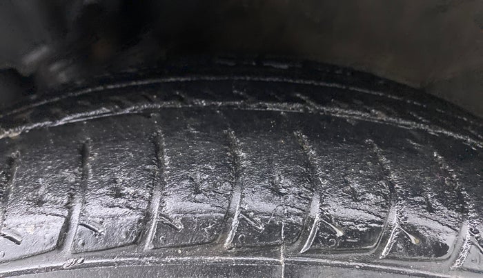2016 Maruti Celerio VXI d, Petrol, Manual, 51,509 km, Left Front Tyre Tread