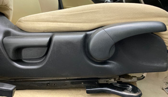 2016 Honda City V MT PETROL, Petrol, Manual, 87,149 km, Driver Side Adjustment Panel