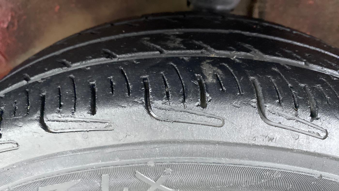 2016 Maruti Alto 800 LXI, Petrol, Manual, 59,927 km, Left Front Tyre Tread