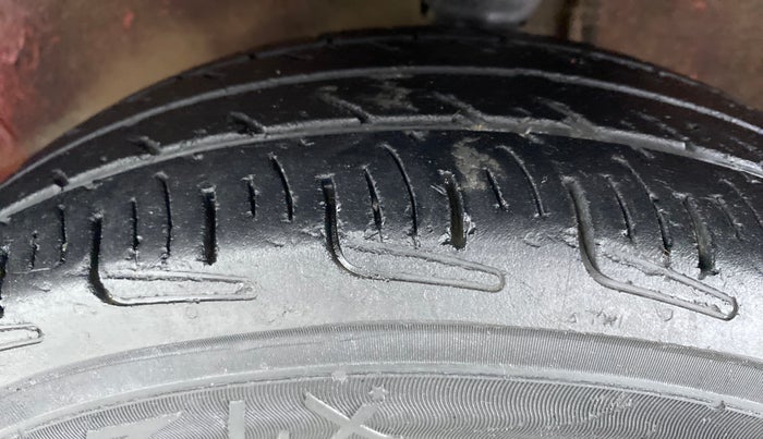 2016 Maruti Alto 800 LXI, Petrol, Manual, 59,927 km, Left Front Tyre Tread