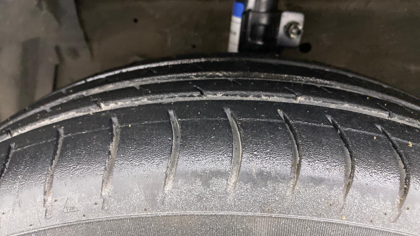 2013 Maruti Swift Dzire VXI, Petrol, Manual, 68,936 km, Left Front Tyre Tread