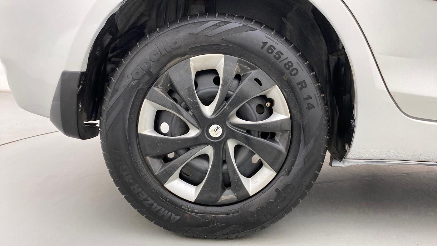 2013 Maruti Swift Dzire VXI, Petrol, Manual, 68,936 km, Right Rear Wheel