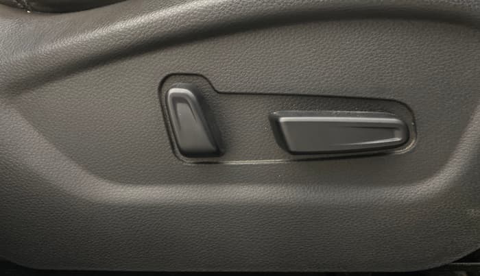 2023 KIA SELTOS HTX PLUS 1.5 IMT DIESEL, Diesel, Manual, 31,834 km, Driver Side Adjustment Panel