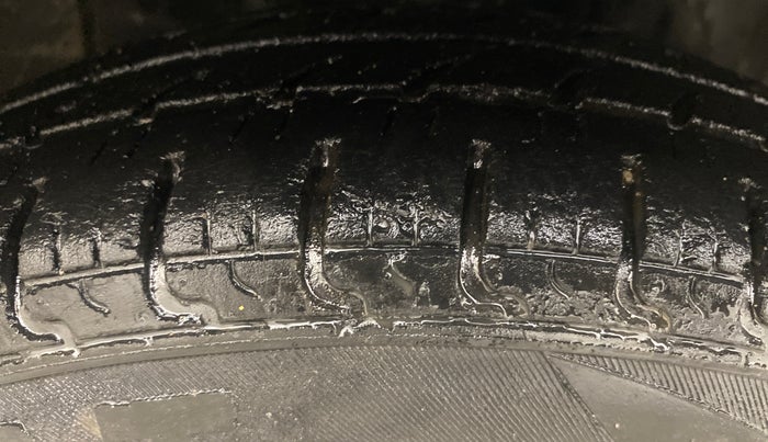 2018 Datsun Redi Go T(O) 1.0 AMT, Petrol, Automatic, 45,765 km, Right Front Tyre Tread