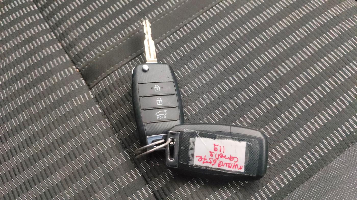 2023 KIA CARENS  PRESTIGE 1.5 TURBO PETROL IMT 7 STR , Petrol, Manual, 46,142 km, Key Close Up