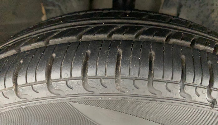 2018 Renault Kwid CLIMBER 1.0 AMT, Petrol, Automatic, 52,734 km, Right Front Tyre Tread