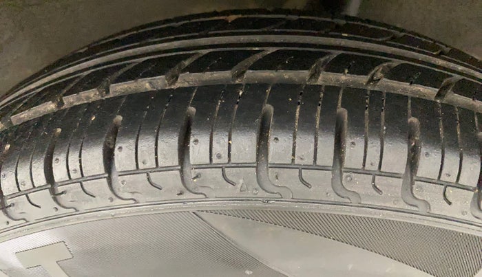 2018 Renault Kwid CLIMBER 1.0 AMT, Petrol, Automatic, 52,734 km, Left Rear Tyre Tread