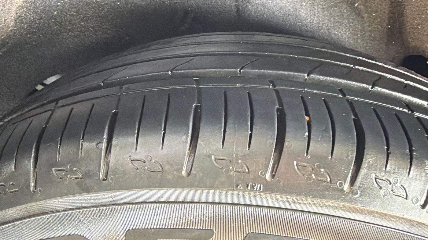 2023 Mahindra XUV700 AX 5 D AT 7 STR, Diesel, Automatic, 34,308 km, Left Rear Tyre Tread