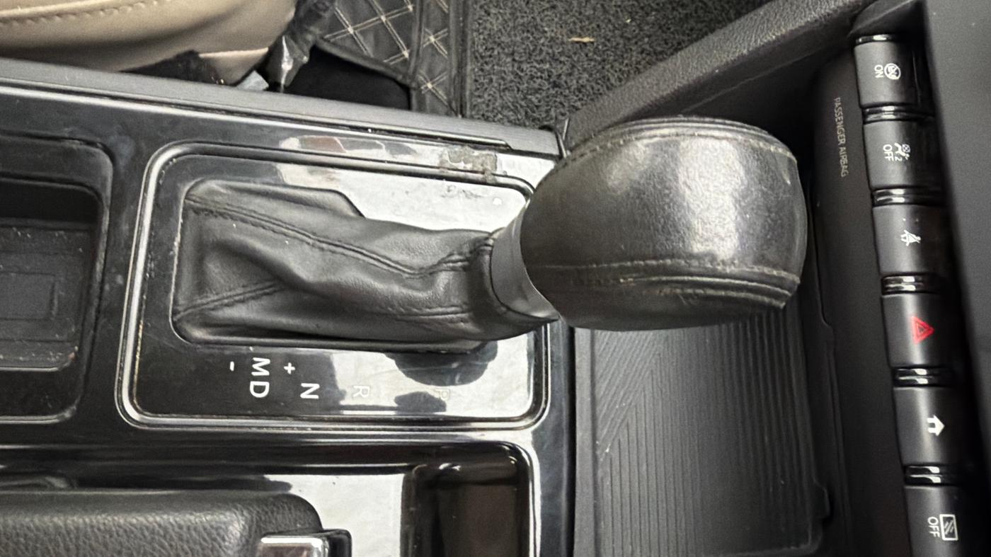 2023 Mahindra XUV700 AX 5 D AT 7 STR, Diesel, Automatic, 34,308 km, Gear Lever