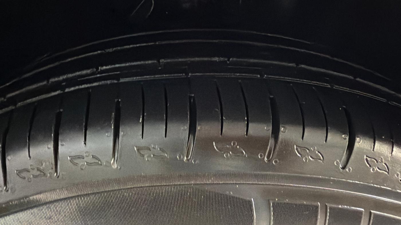 2023 Mahindra XUV700 AX 5 D AT 7 STR, Diesel, Automatic, 34,308 km, Left Front Tyre Tread