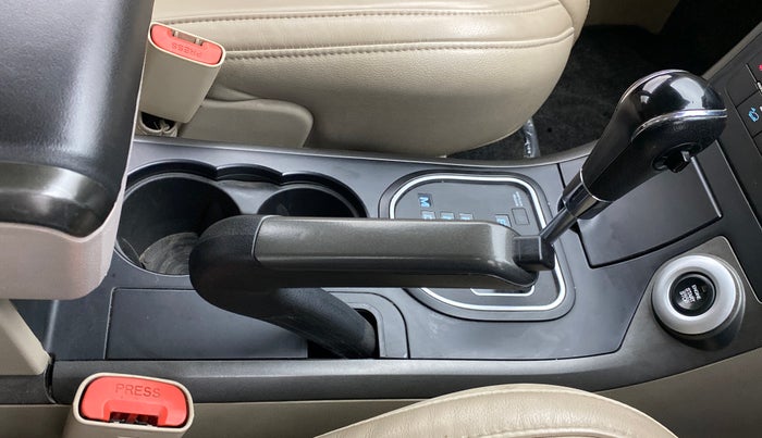 2017 Mahindra XUV500 W10 AT FWD, Diesel, Automatic, 61,290 km, Gear Lever