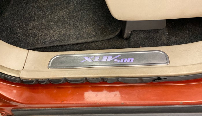 2017 Mahindra XUV500 W10 AT FWD, Diesel, Automatic, 61,290 km, Front passenger door - Beading has minor damage