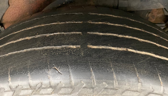 2017 Mahindra XUV500 W10 AT FWD, Diesel, Automatic, 61,290 km, Left Rear Tyre Tread