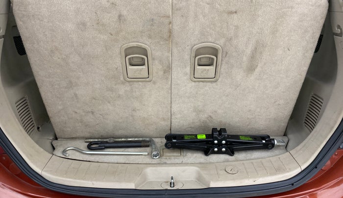 2017 Mahindra XUV500 W10 AT FWD, Diesel, Automatic, 61,290 km, Boot Inside