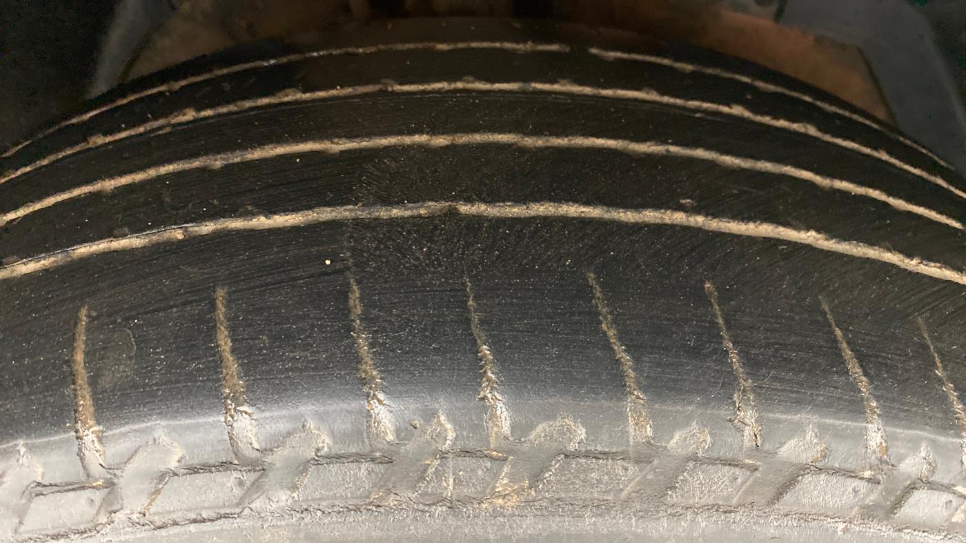 2017 Mahindra XUV500 W10 AT FWD, Diesel, Automatic, 61,290 km, Right Front Tyre Tread