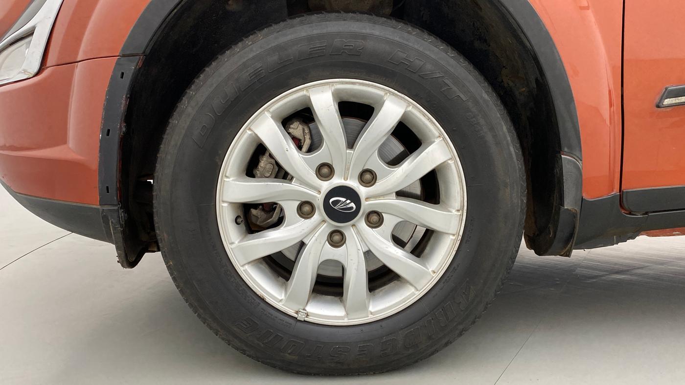2017 Mahindra XUV500 W10 AT FWD, Diesel, Automatic, 61,290 km, Left Front Wheel