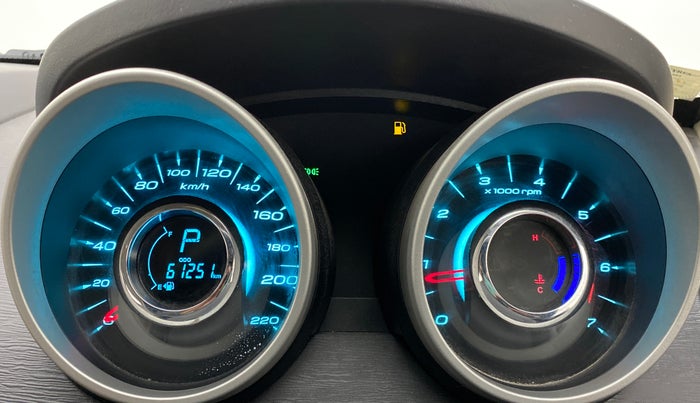2017 Mahindra XUV500 W10 AT FWD, Diesel, Automatic, 61,290 km, Odometer Image