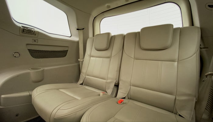 2017 Mahindra XUV500 W10 AT FWD, Diesel, Automatic, 61,290 km, Third Seat Row ( optional )