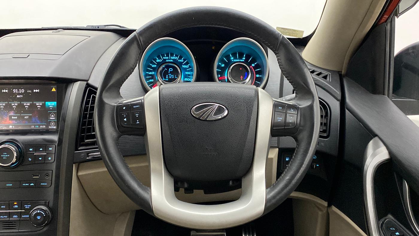 2017 Mahindra XUV500 W10 AT FWD, Diesel, Automatic, 61,290 km, Steering Wheel Close Up