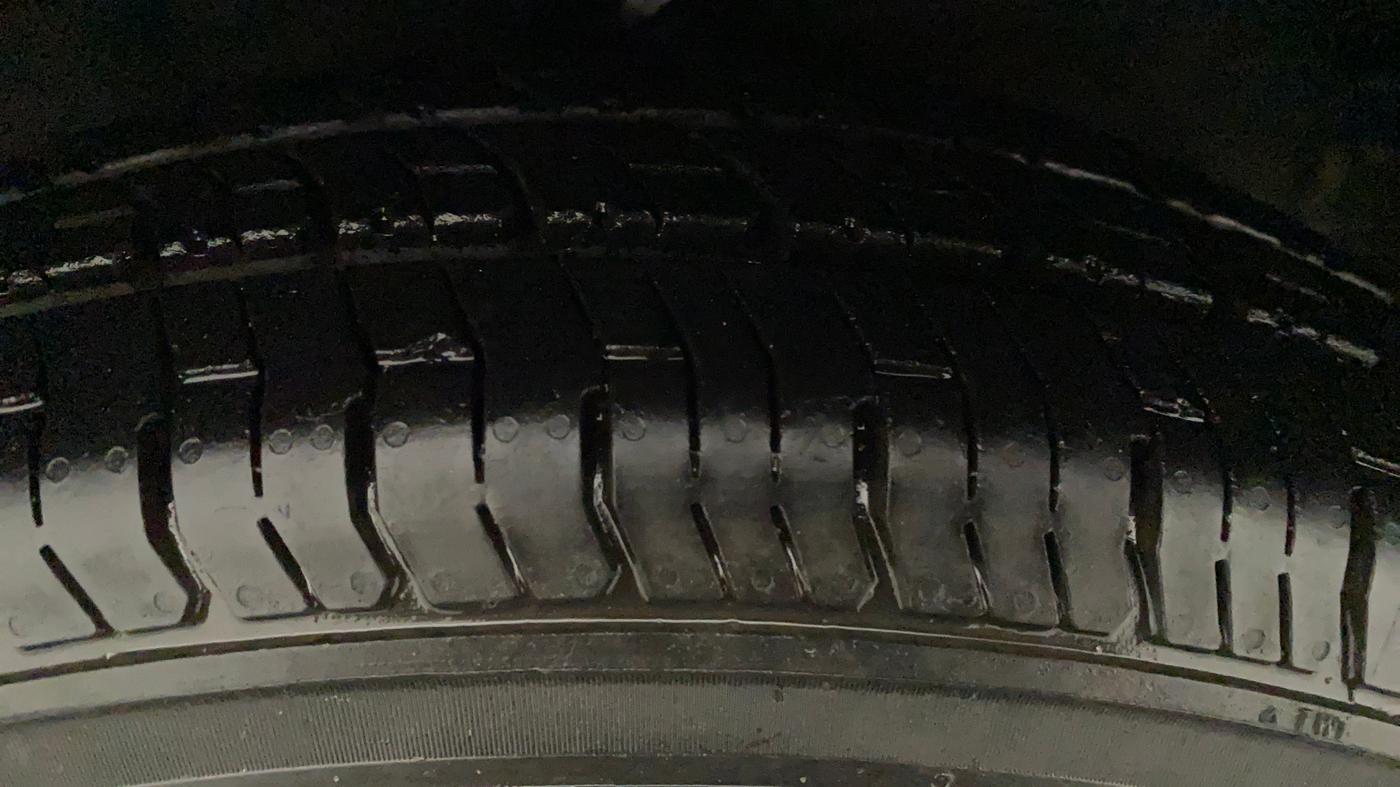 2012 Hyundai i10 SPORTZ 1.2, Petrol, Manual, 14,095 km, Right Front Tyre Tread