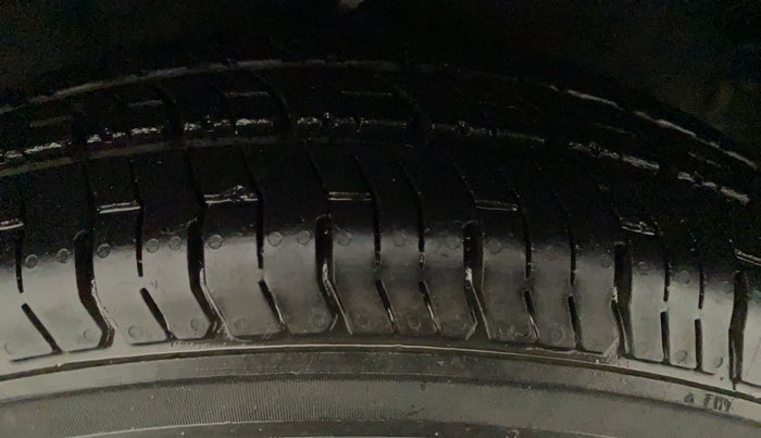2012 Hyundai i10 SPORTZ 1.2, Petrol, Manual, 14,095 km, Right Front Tyre Tread